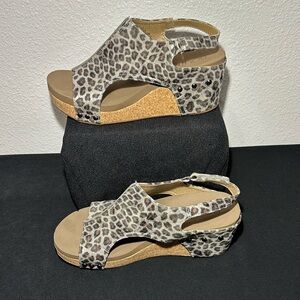 Boutique by Corkys sandal